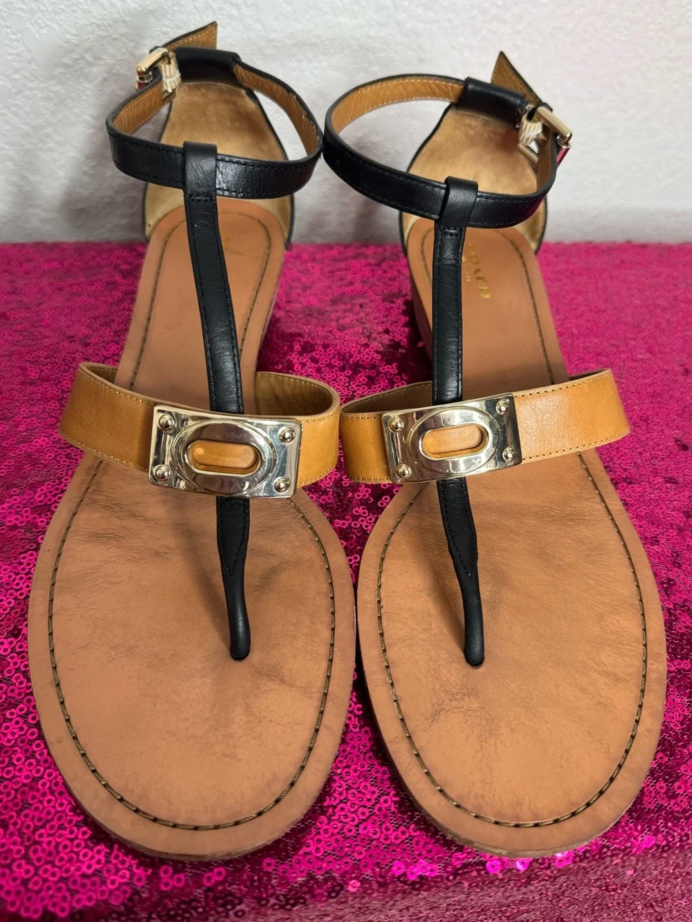 COACH 🖤 Two-Tone Black, Tan Leather T-Strap Luxury Sandals (Women’s 9) Like New